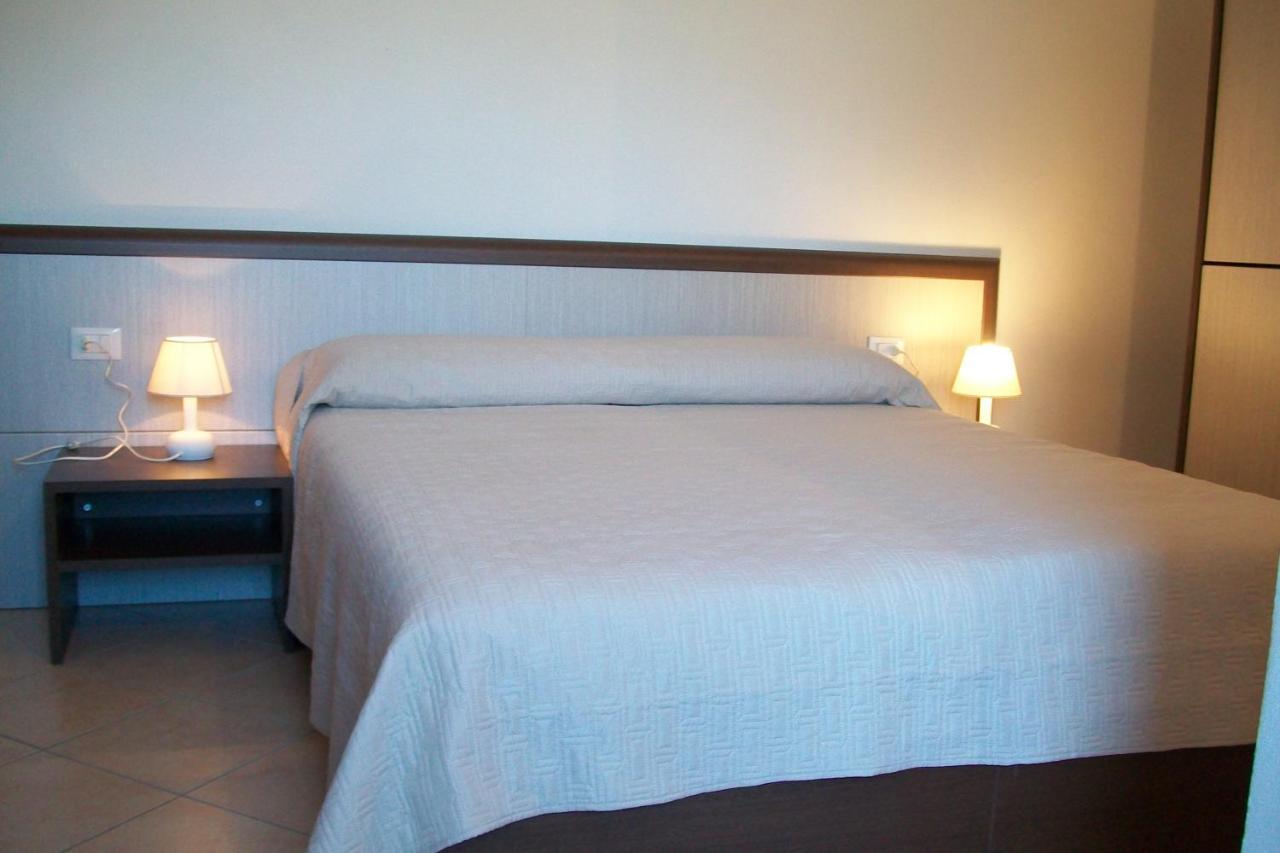 Bed and Breakfast Domo - Guest-House Il Nespolo Fiorito à Orosei Extérieur photo