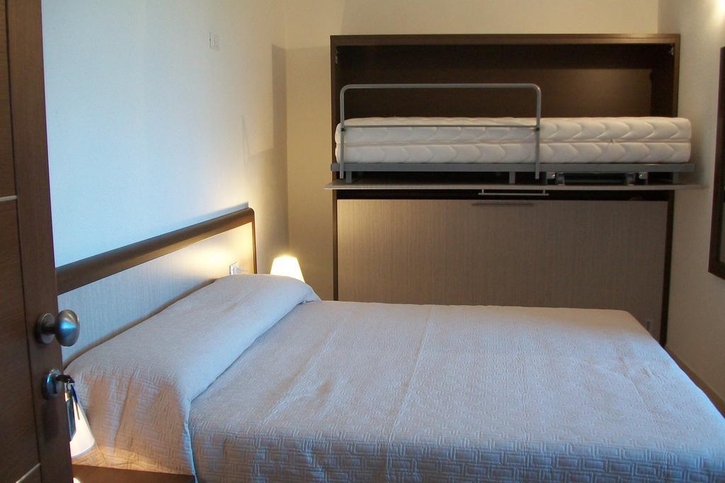 Bed and Breakfast Domo - Guest-House Il Nespolo Fiorito à Orosei Extérieur photo