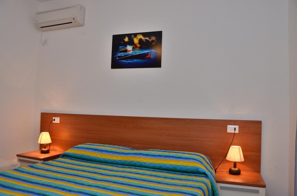 Bed and Breakfast Domo - Guest-House Il Nespolo Fiorito à Orosei Chambre photo