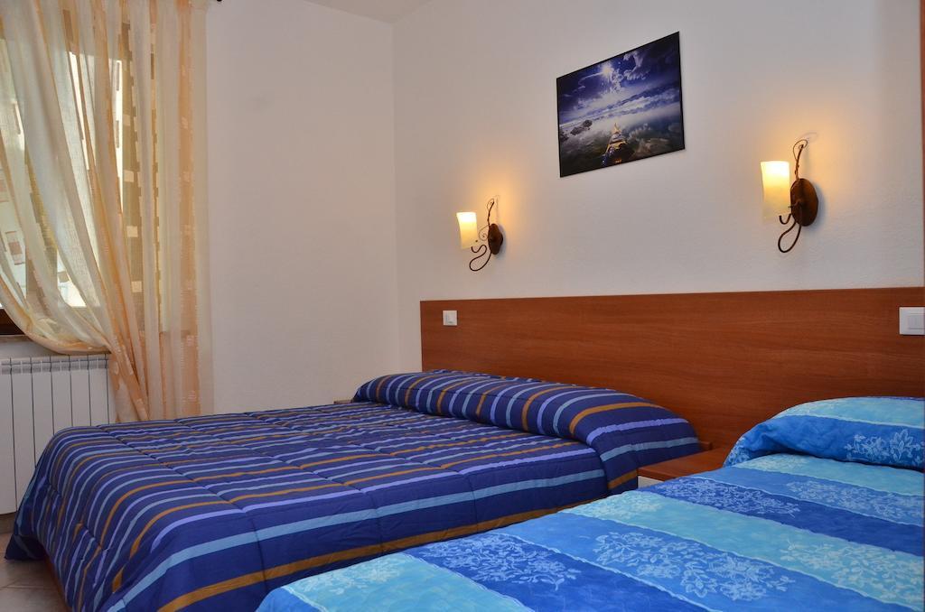 Bed and Breakfast Domo - Guest-House Il Nespolo Fiorito à Orosei Extérieur photo