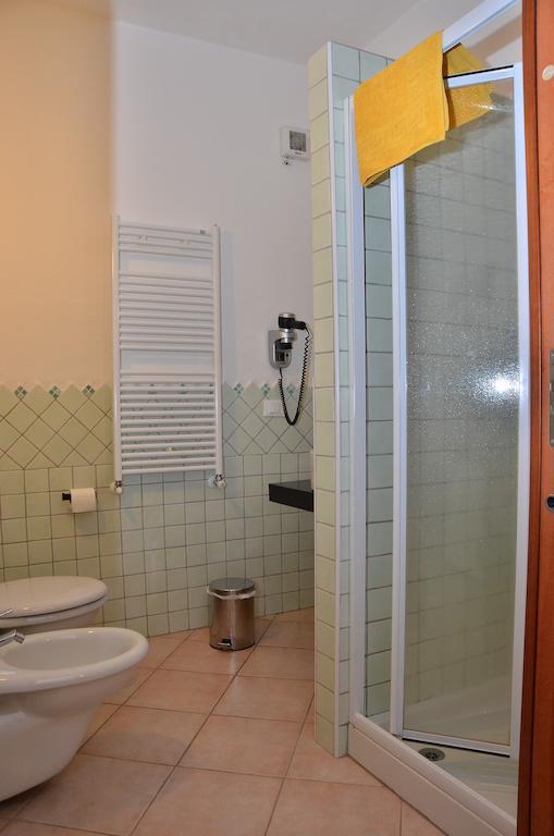 Bed and Breakfast Domo - Guest-House Il Nespolo Fiorito à Orosei Chambre photo