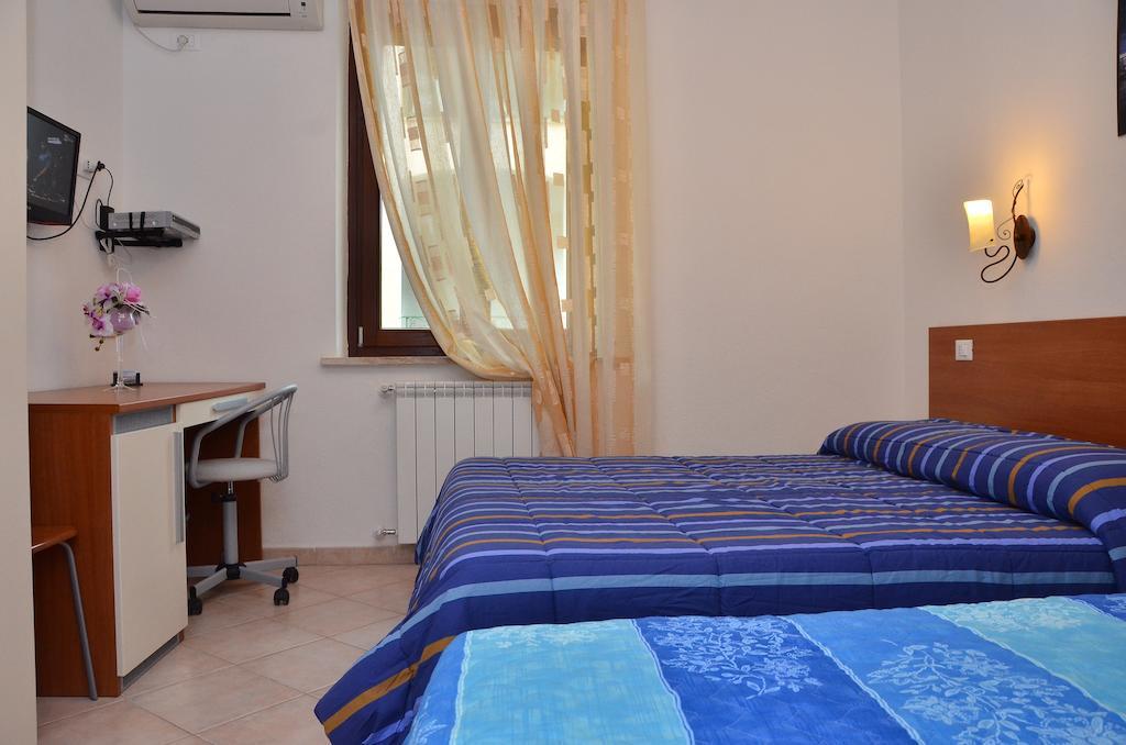 Bed and Breakfast Domo - Guest-House Il Nespolo Fiorito à Orosei Extérieur photo